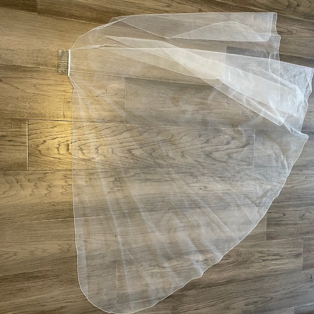 Wedding Dress - Maggie Sottero - Aspen Size 6 with veil - Picture 4 of 14